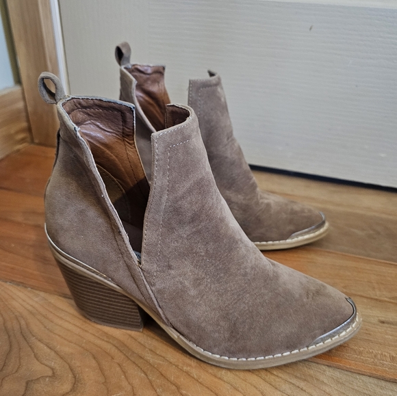 Women's Cape Robbin ankle boots 5.5👢 😍 - Picture 3 of 7